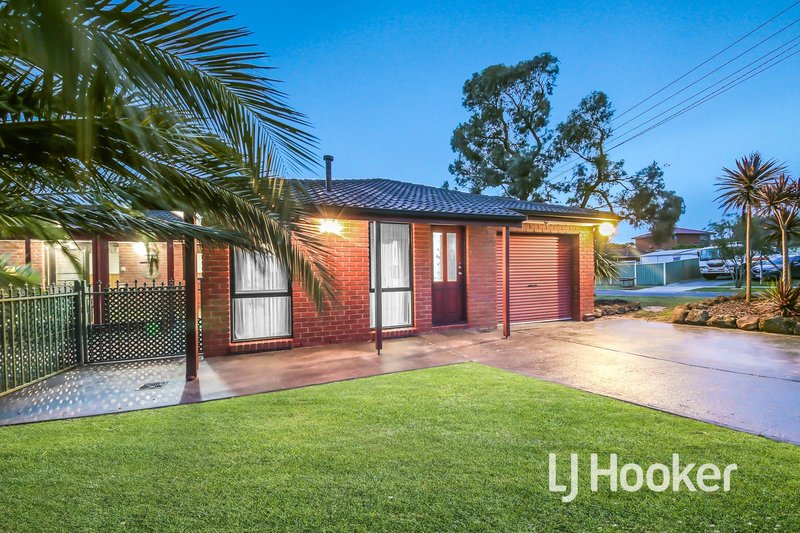 Photo - 4 Sue Court, Hampton Park VIC 3976 - Image 2