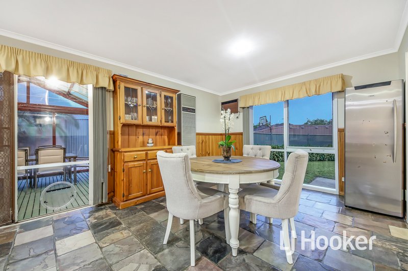 Photo - 4 Sue Court, Hampton Park VIC 3976 - Image 5