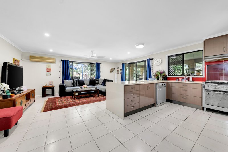 Photo - 4 Sunbeam Court, Eatons Hill QLD 4037 - Image 11