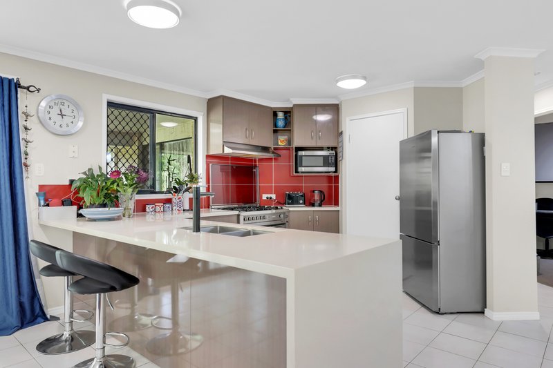 Photo - 4 Sunbeam Court, Eatons Hill QLD 4037 - Image 12