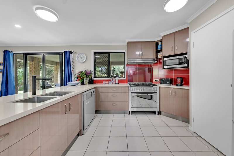 Photo - 4 Sunbeam Court, Eatons Hill QLD 4037 - Image 13