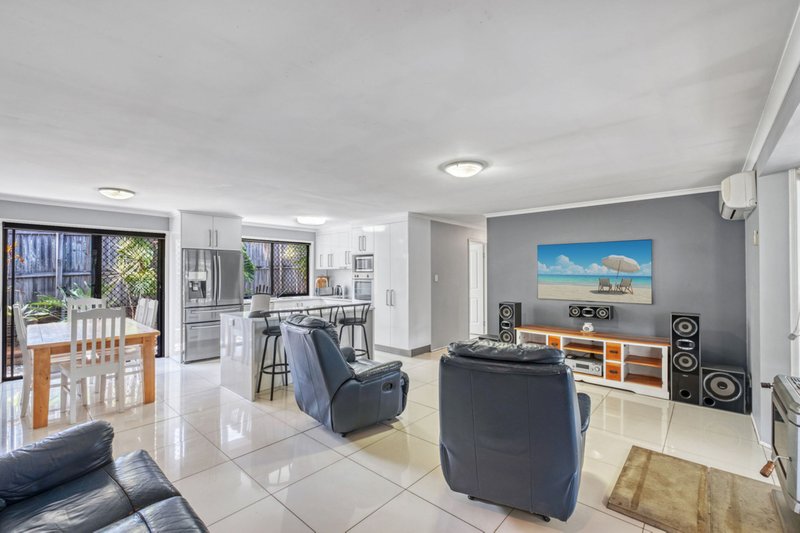 Photo - 4 Sunningdale Court, Nambour QLD 4560 - Image 6