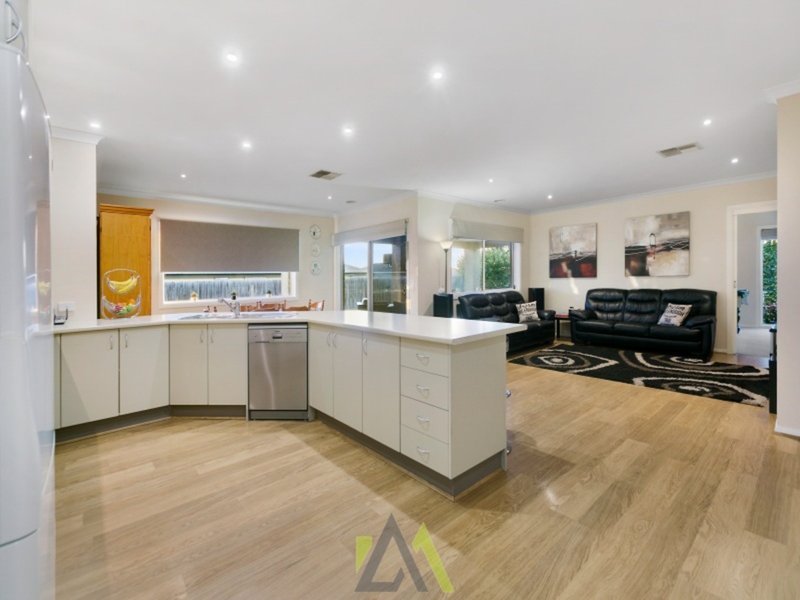 Photo - 4 Sunny Vale Drive, Langwarrin VIC 3910 - Image 4