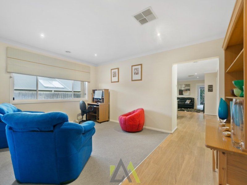 Photo - 4 Sunny Vale Drive, Langwarrin VIC 3910 - Image 5