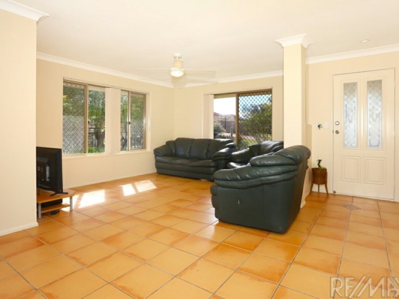 Photo - 4 Sunnybrae Cl , Merrimac QLD 4226 - Image 4