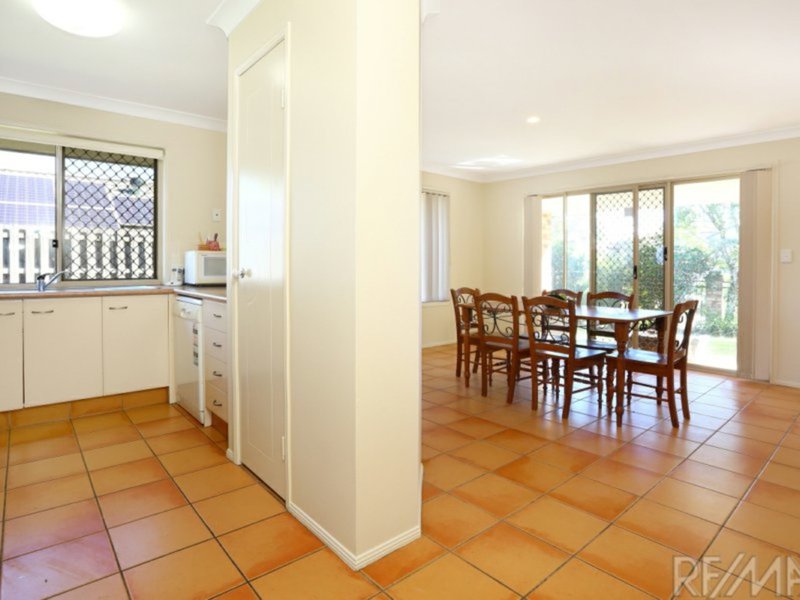 Photo - 4 Sunnybrae Cl , Merrimac QLD 4226 - Image 10