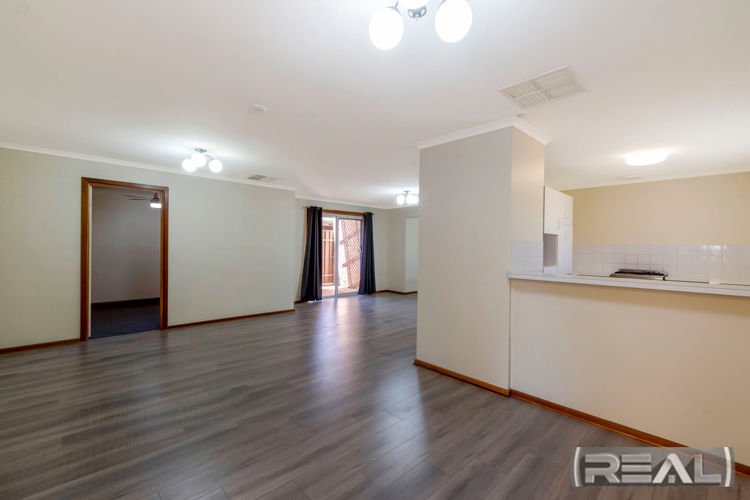 Photo - 4 Sunshine Place, Blakeview SA 5114 - Image 13