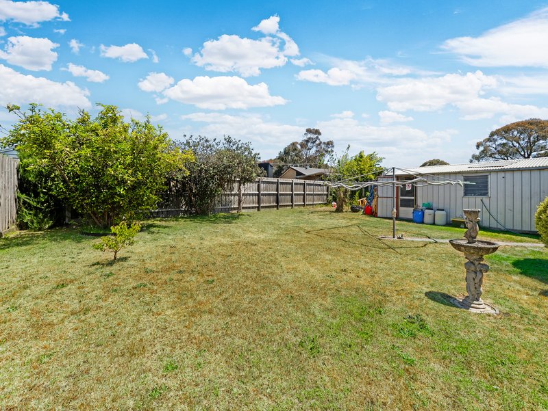 Photo - 4 Susan Court, Cranbourne VIC 3977 - Image 12