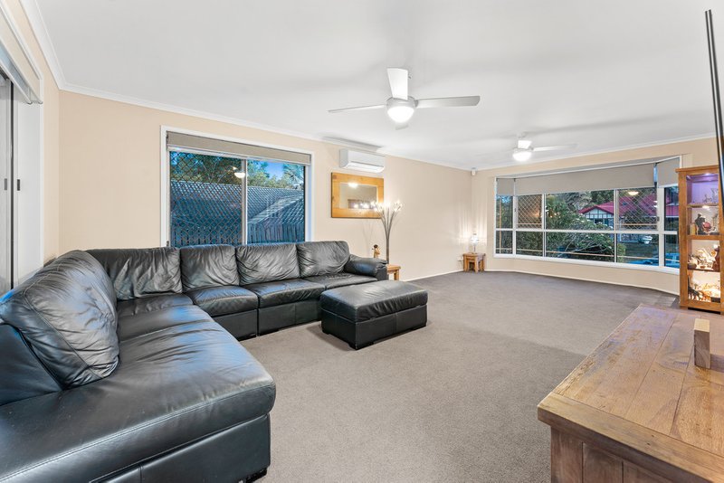 Photo - 4 Suttor Court, Murrumba Downs QLD 4503 - Image 4