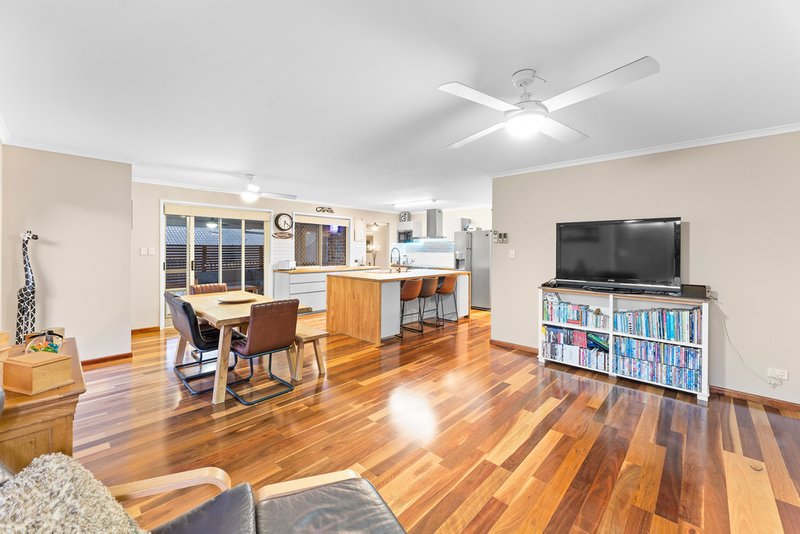 Photo - 4 Suttor Court, Murrumba Downs QLD 4503 - Image 6