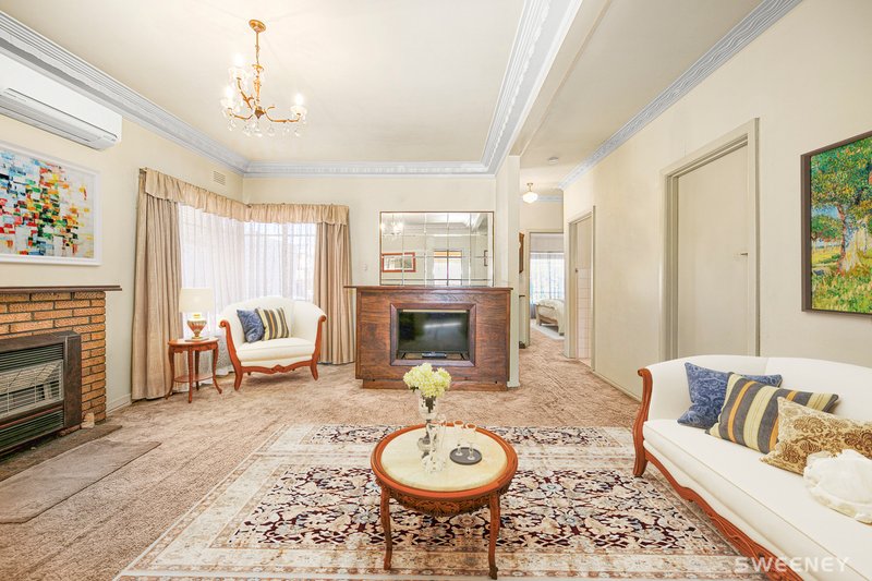 Photo - 4 Swan Court, Newport VIC 3015 - Image 3