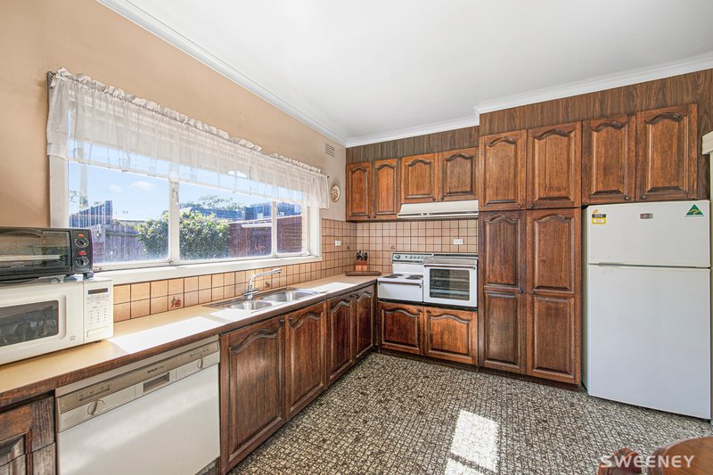 Photo - 4 Swan Court, Newport VIC 3015 - Image 5