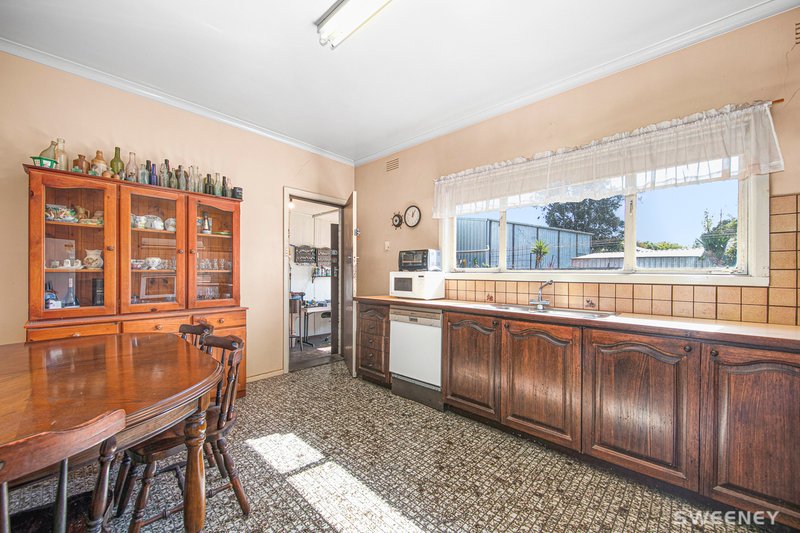 Photo - 4 Swan Court, Newport VIC 3015 - Image 6