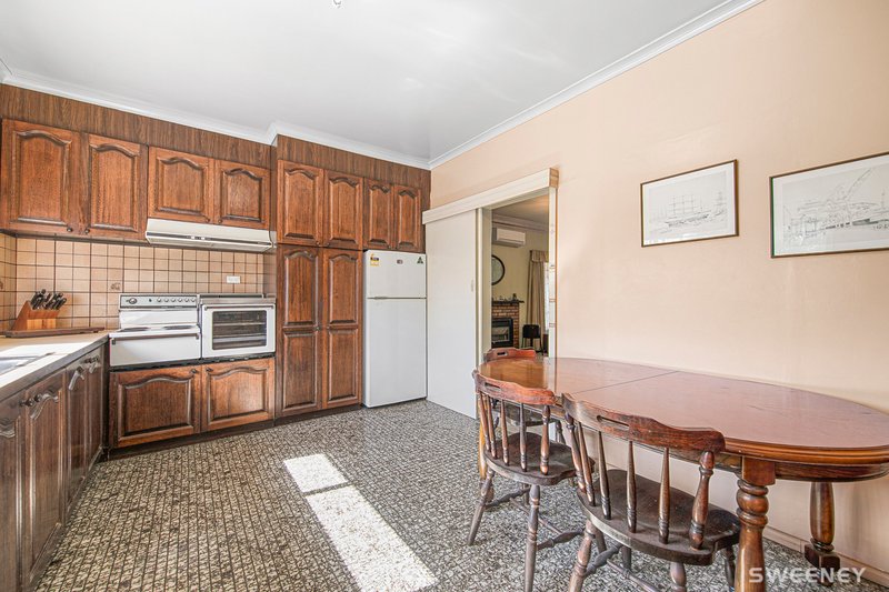 Photo - 4 Swan Court, Newport VIC 3015 - Image 7