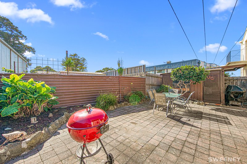 Photo - 4 Swan Court, Newport VIC 3015 - Image 11