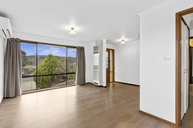 Photo - 4 Swan Place, Karabar NSW 2620 - Image 1