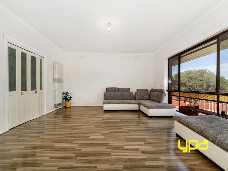 Photo - 4 Syme Street, St Albans VIC 3021 - Image 2