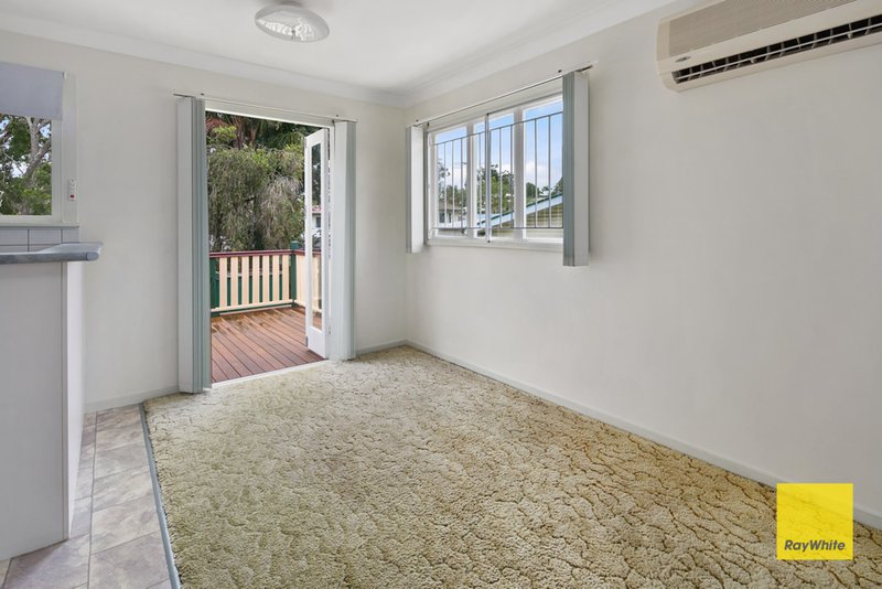 Photo - 4 Talegalla Street, Wynnum West QLD 4178 - Image 9