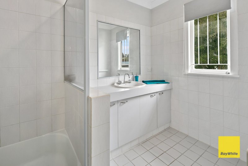 Photo - 4 Talegalla Street, Wynnum West QLD 4178 - Image 13