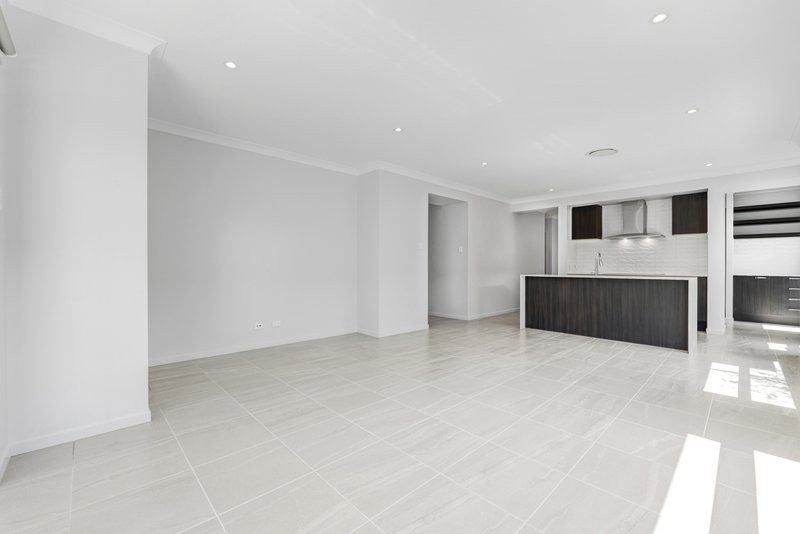 Photo - 4 Tamarind Crescent, Park Ridge QLD 4125 - Image 4