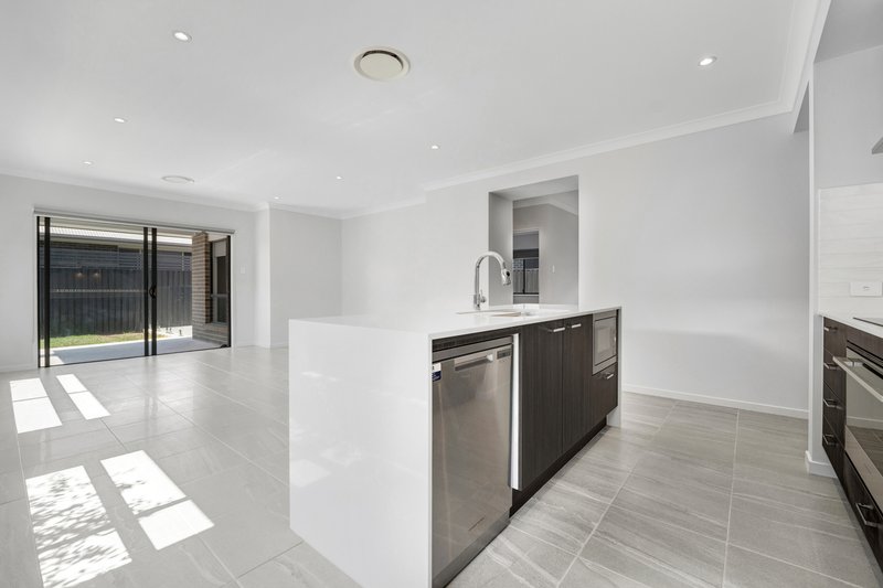 Photo - 4 Tamarind Crescent, Park Ridge QLD 4125 - Image 7