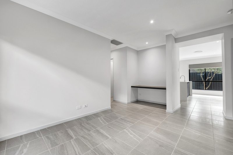 Photo - 4 Tamarind Crescent, Park Ridge QLD 4125 - Image 9