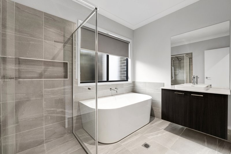 Photo - 4 Tamarind Crescent, Park Ridge QLD 4125 - Image 10
