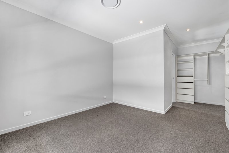 Photo - 4 Tamarind Crescent, Park Ridge QLD 4125 - Image 12
