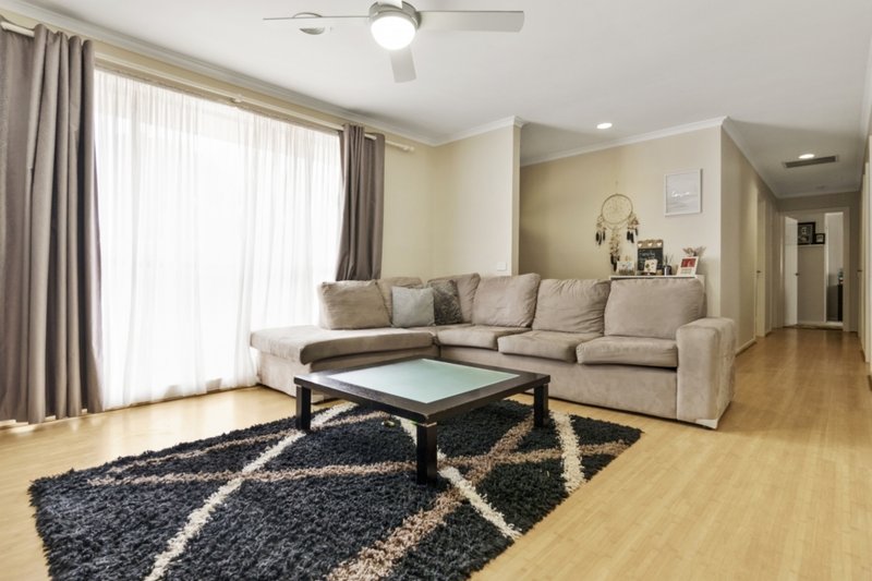 Photo - 4 Tamarind Crescent, Werribee VIC 3030 - Image 2