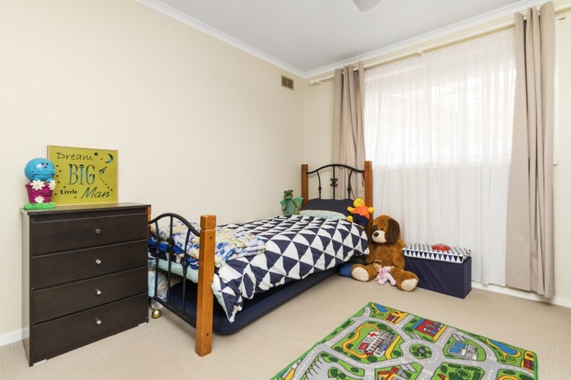 Photo - 4 Tamarind Crescent, Werribee VIC 3030 - Image 7