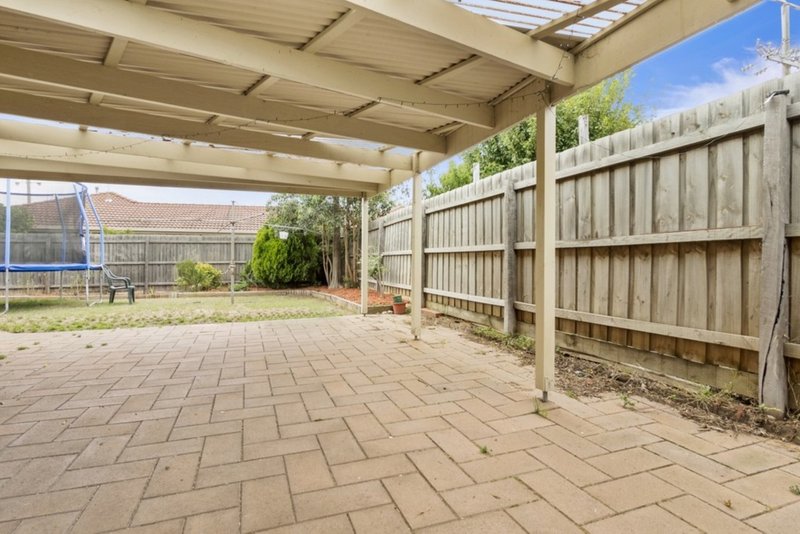 Photo - 4 Tamarind Crescent, Werribee VIC 3030 - Image 8