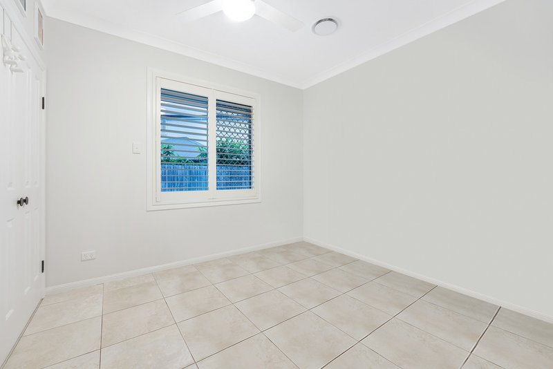 Photo - 4 Tamarind Street, North Lakes QLD 4509 - Image 10