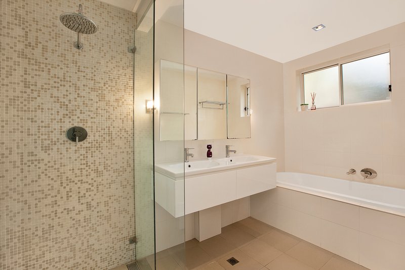 Photo - 4 Tamworth Place, Allambie Heights NSW 2100 - Image 5