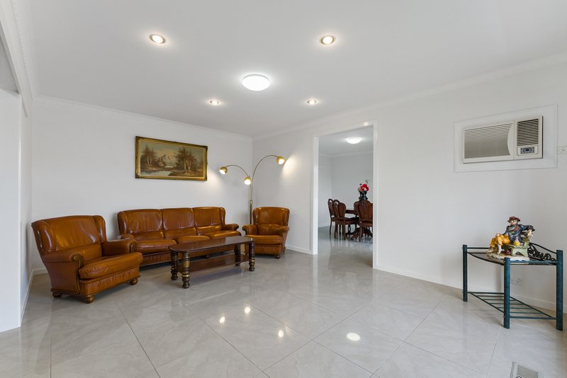 Photo - 4 Tanglewood Street, Kings Park VIC 3021 - Image 5