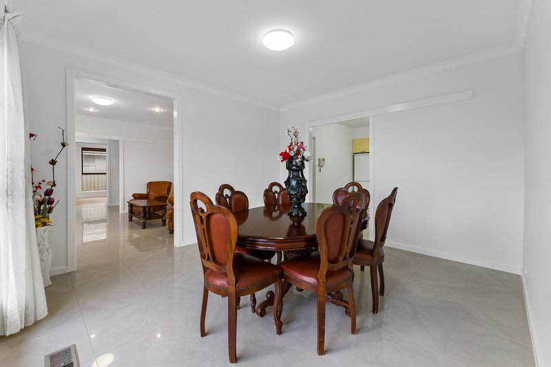 Photo - 4 Tanglewood Street, Kings Park VIC 3021 - Image 6