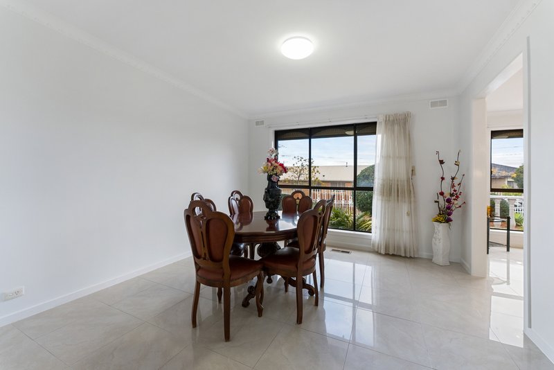 Photo - 4 Tanglewood Street, Kings Park VIC 3021 - Image 7