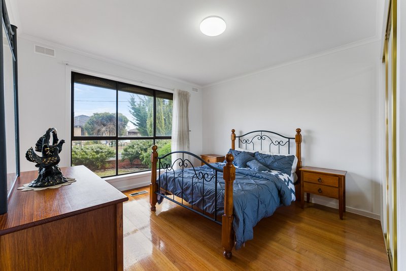 Photo - 4 Tanglewood Street, Kings Park VIC 3021 - Image 8