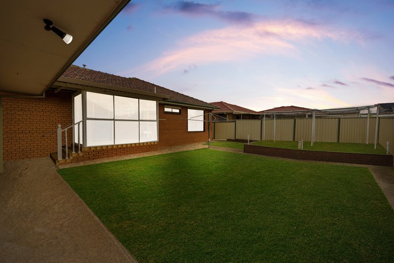 Photo - 4 Tanglewood Street, Kings Park VIC 3021 - Image 11