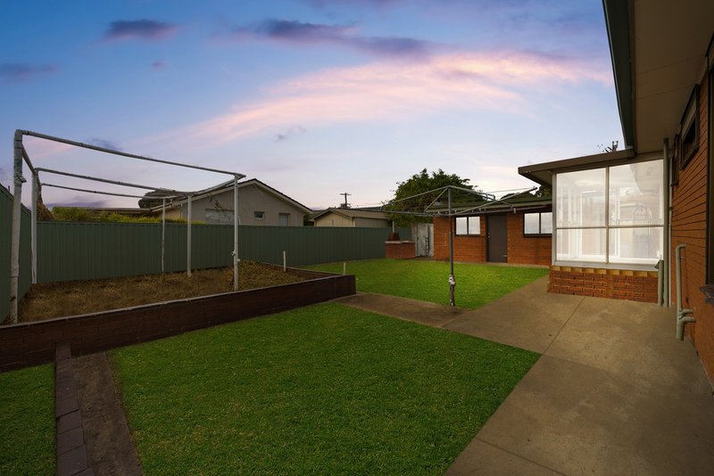 Photo - 4 Tanglewood Street, Kings Park VIC 3021 - Image 12