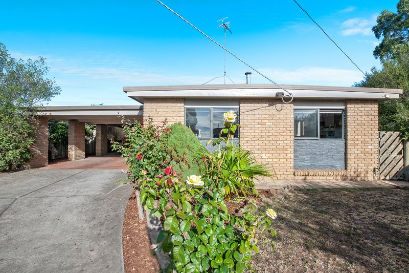 4 Tarn Place, Wendouree VIC 3355