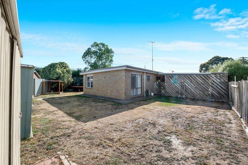 Photo - 4 Tarn Place, Wendouree VIC 3355 - Image 20