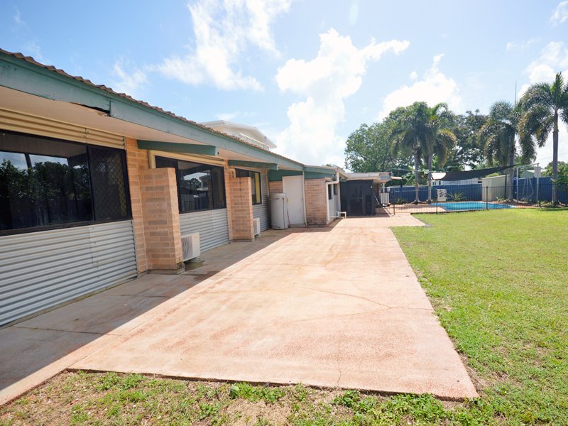 Photo - 4 Tarquin Court, Rocky Point QLD 4874 - Image 4