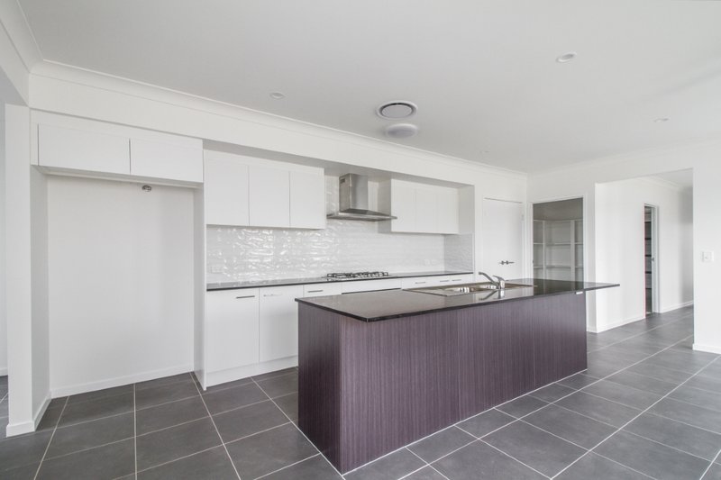 Photo - 4 Tartan Street, Gleneagle QLD 4285 - Image 2