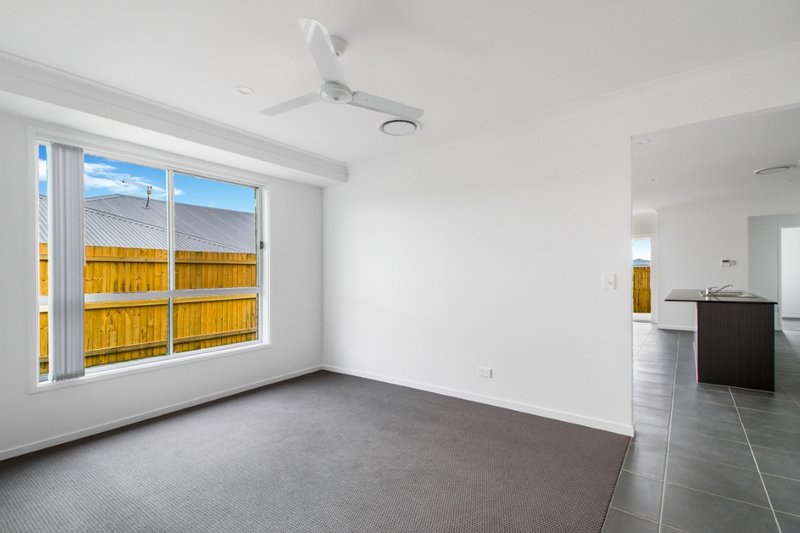 Photo - 4 Tartan Street, Gleneagle QLD 4285 - Image 4