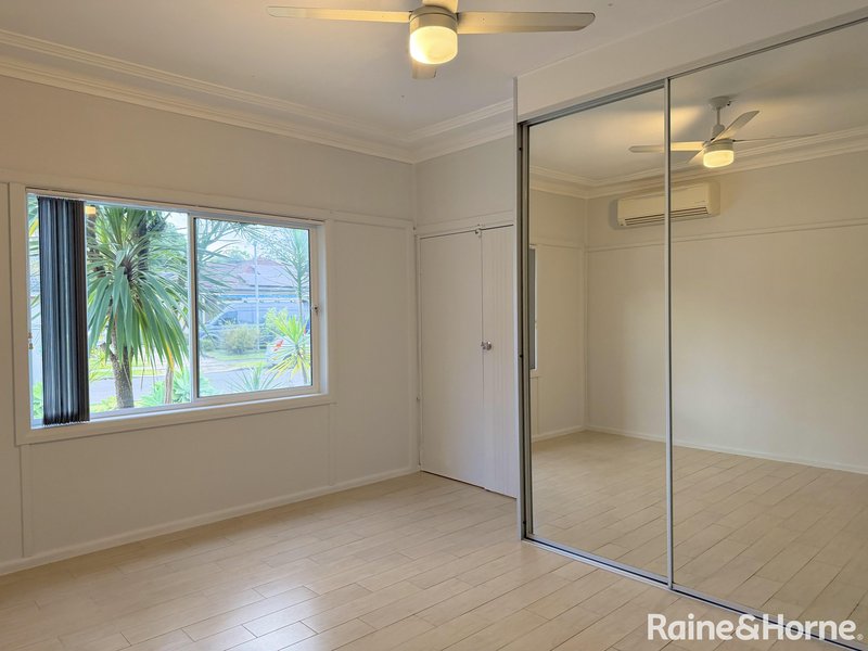 Photo - 4 Thames Street, West Wollongong NSW 2500 - Image 2