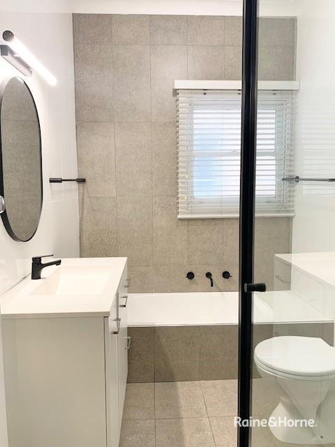 Photo - 4 Thames Street, West Wollongong NSW 2500 - Image 5