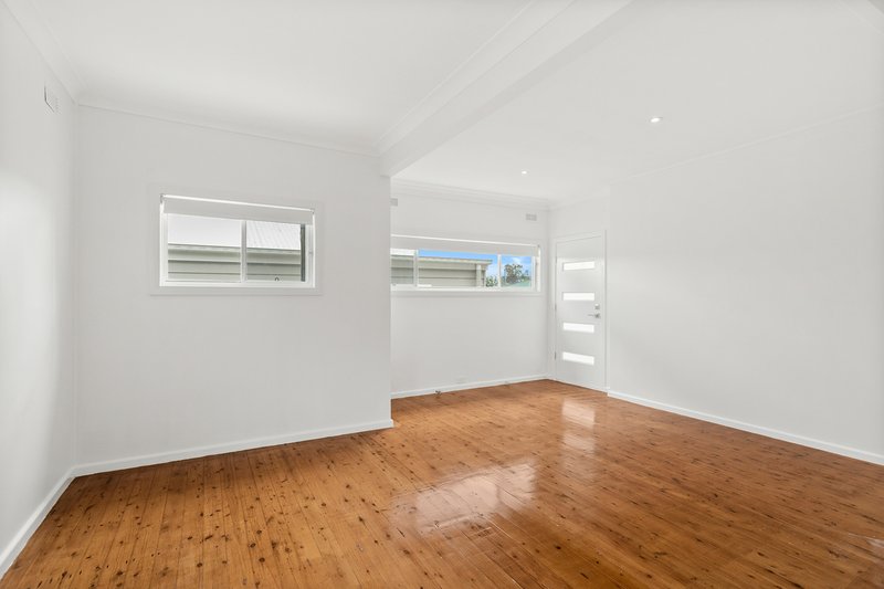 Photo - 4 The Boulevarde , Oak Flats NSW 2529 - Image 5