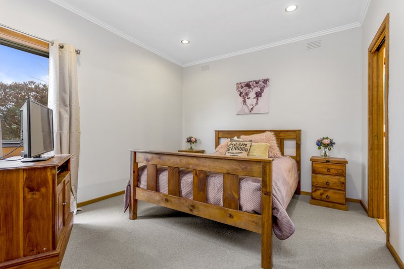 Photo - 4 Thelma Court, Werribee VIC 3030 - Image 7