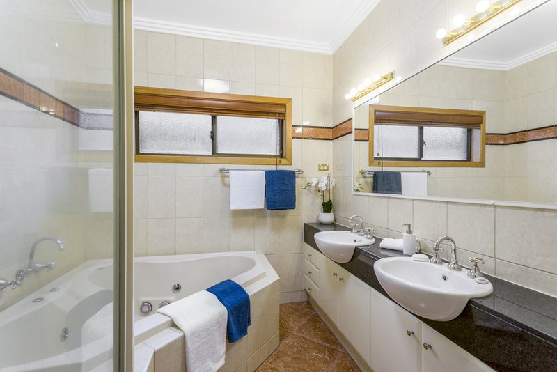 Photo - 4 Thelma Court, Werribee VIC 3030 - Image 10