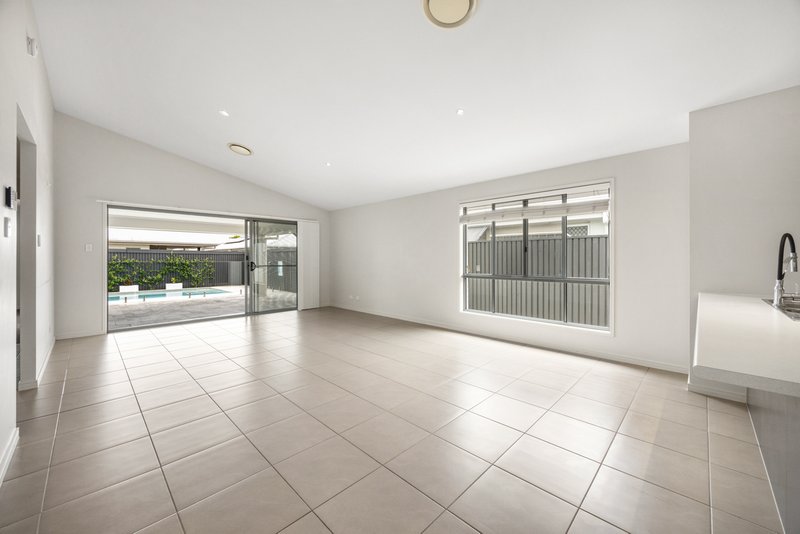 Photo - 4 Tibrogargan Circuit, Mountain Creek QLD 4557 - Image 3
